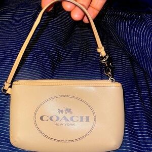NWOT - Coach Wristlet, Horse And Carriage New York Logo, Tan